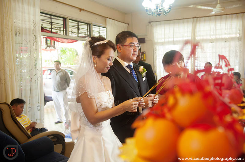 common practice in Chinese wedding honoring / asking for ancestor's blessing