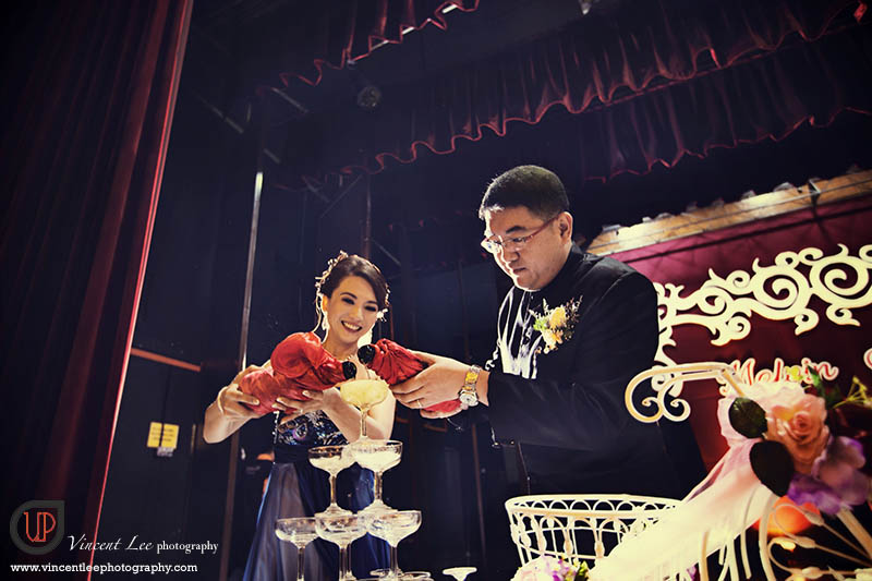 Champagne pour symbolise éternité in mariage