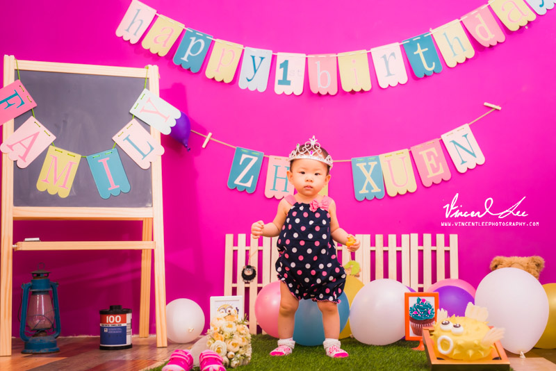 Cake smashing photography