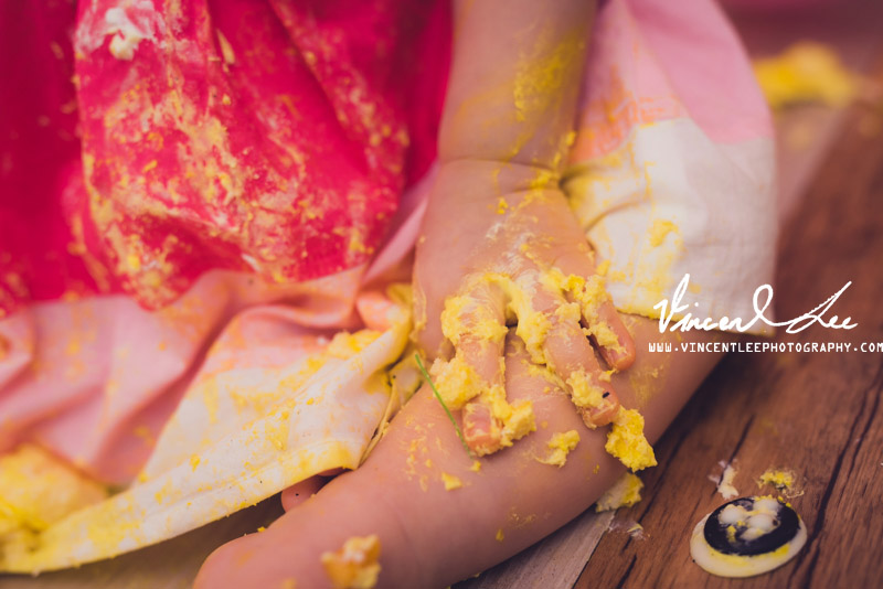 Cake smashing photography