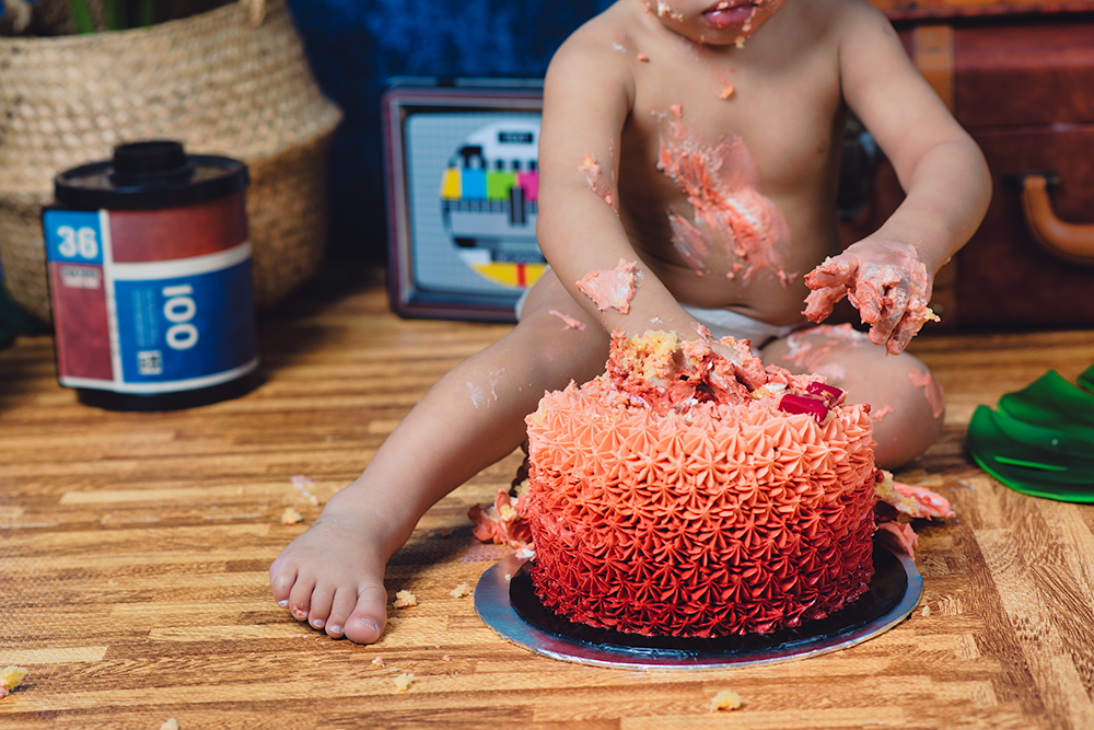 cake smashing photo session