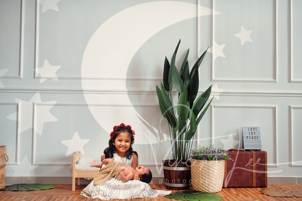 amazing deal newborn with sister photoshoot portrait studio