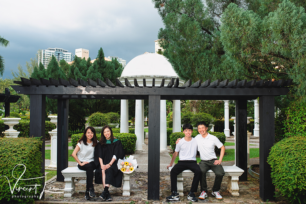 Graduation photoshoot portrait – VINCENT LEE PHOTOGRAPHY